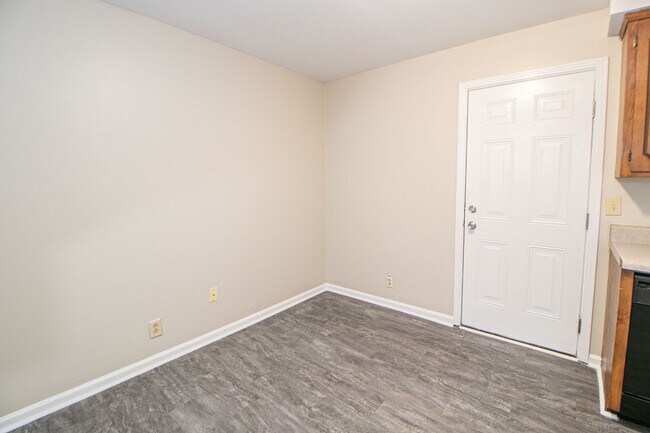 Building Photo - 814-F Golfview Place