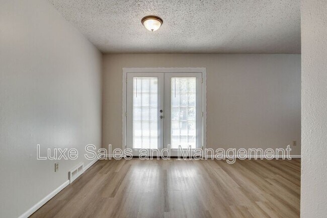 Building Photo - 1805 Melody Dr
