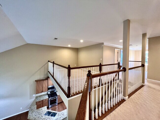 Building Photo - EXCELLENT LOCATION!