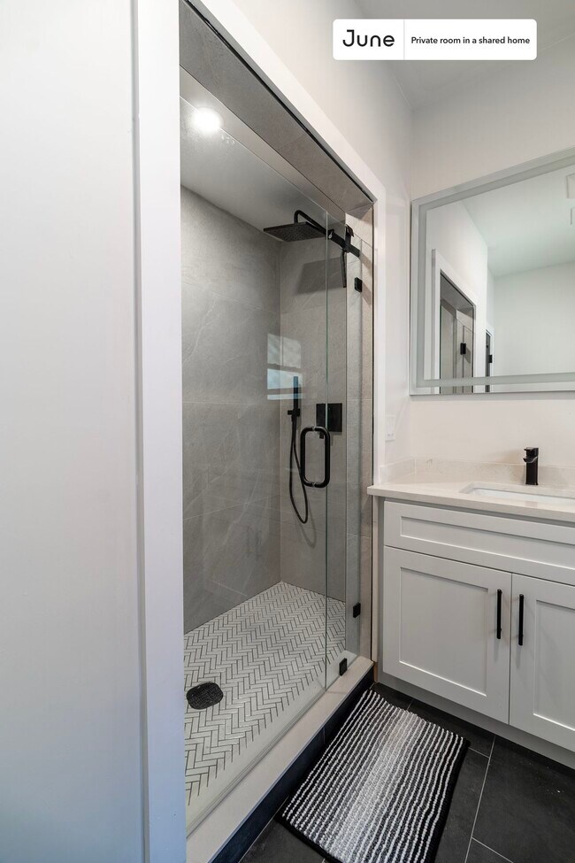 Building Photo - Room in Shared 5 bed/2 bath home in Roxbury