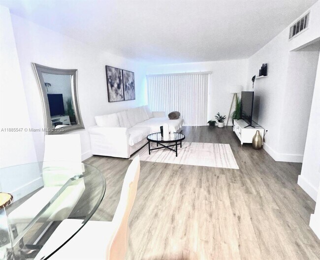 Building Photo - 400 Kings Point Dr