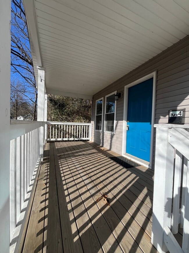 Building Photo - 2 bedroom, 1 bath House: Available Now or July 2026 (price is subject to change)