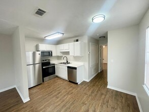 Building Photo - GS-581 Dexter Dr