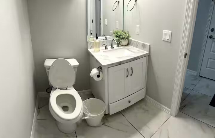 Building Photo - 3402 Las Vistas Ln