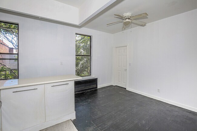 Building Photo - 2218 Dean St