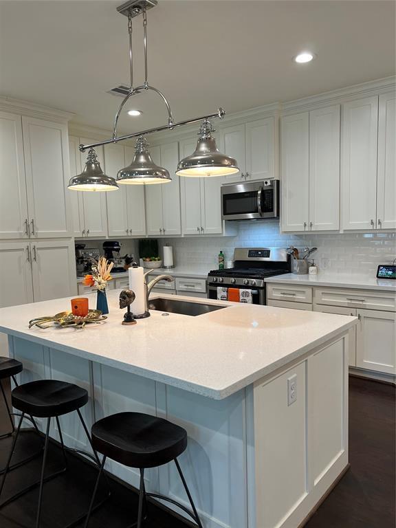 Building Photo - 8618 Valley Song Dr