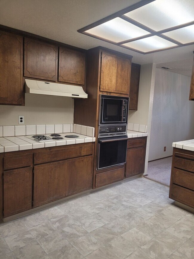 Building Photo - 1189 Greenhill Drive, Roseville