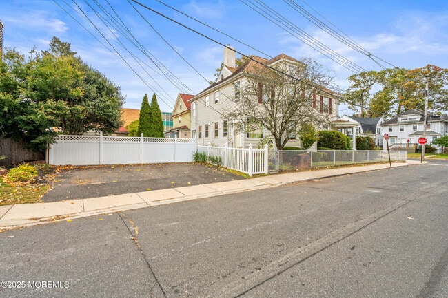 Building Photo - 50-52 Peters Pl