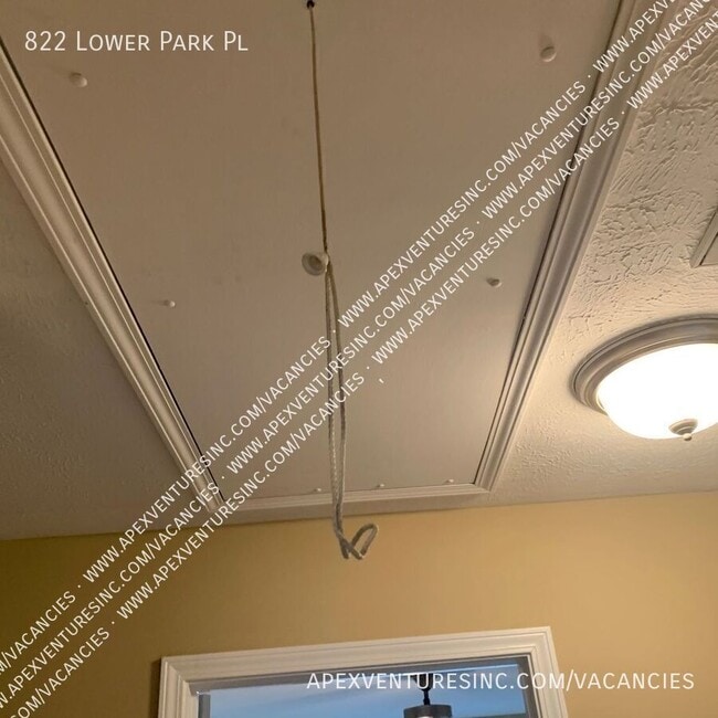 Building Photo - 822 Lower Park Pl