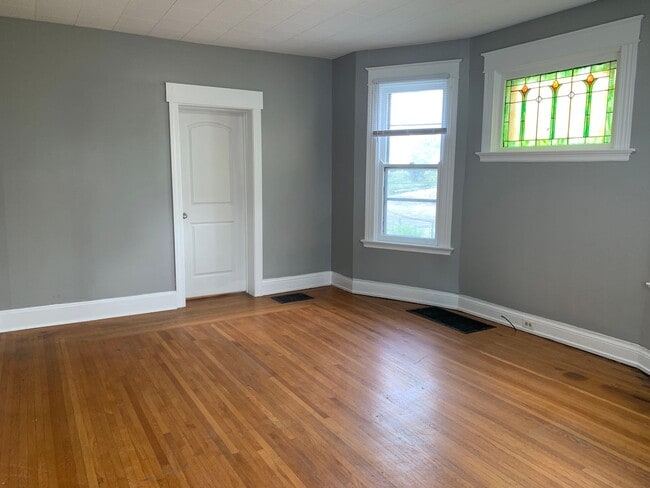 Building Photo - Norwood Duplex W/ Driveway Parking