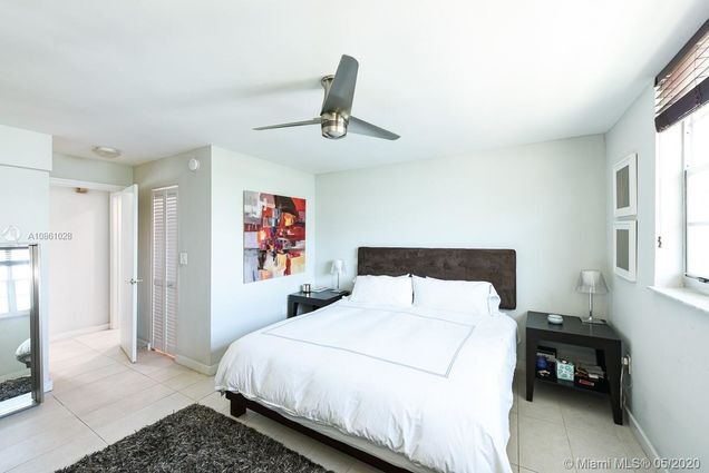 Building Photo - 1357 Collins Ave
