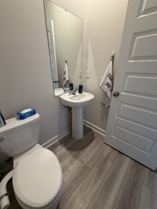 Building Photo - 213 Tartan Dr