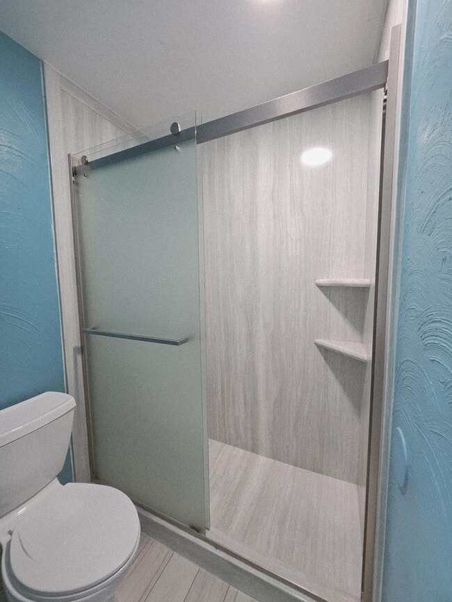 Building Photo - 208 E Bend Ct