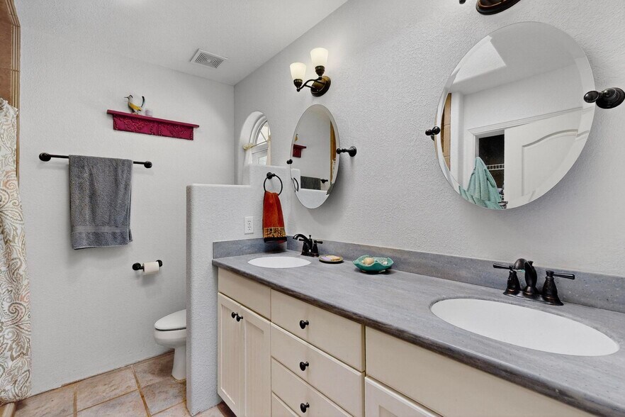 Building Photo - 2004 Vista Lejano