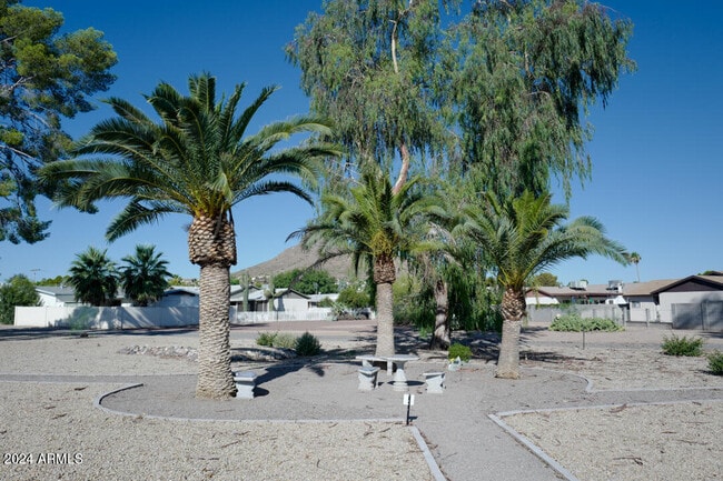 Building Photo - 2353 E Betty Elyse Ln