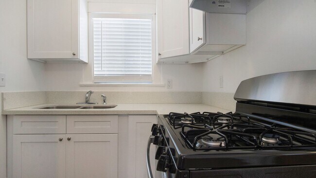 Building Photo - Lemon Avenue Triplex