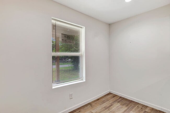 Building Photo - Updated Greenville Home