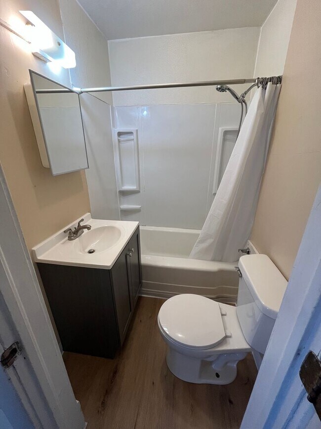 Building Photo - 3 Bedroom House in Duluth - Free August Rent!!