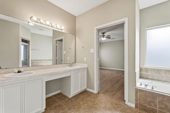 Building Photo - 4434 Mallow St