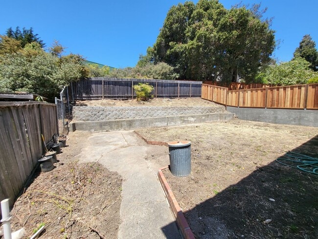 Building Photo - Single Story Home Located in the hills of ...