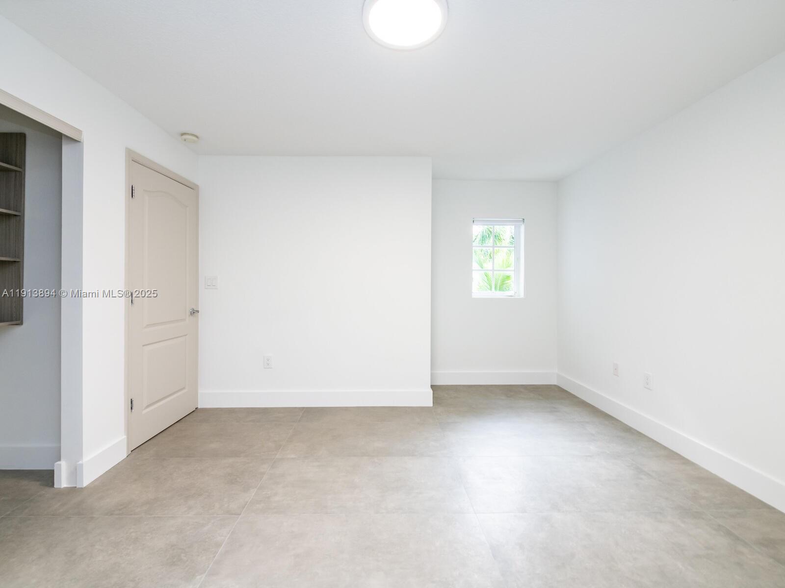 Building Photo - 20729 NE 32nd Ave