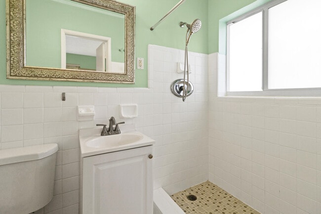 Building Photo - 1911 NE 27th St