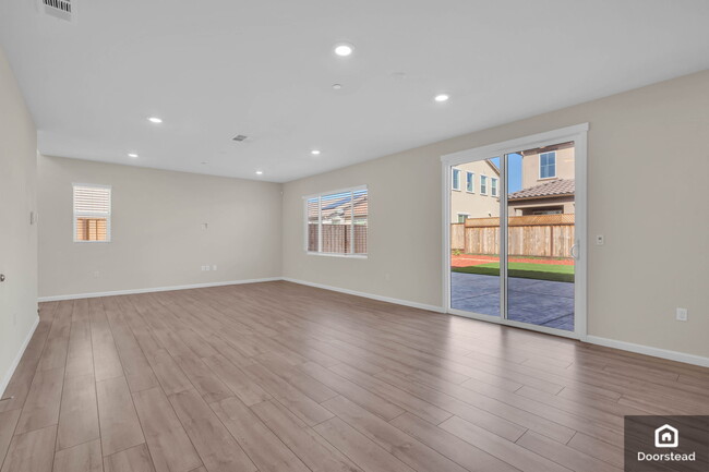 Building Photo - 5587 Saddle Rock Ln