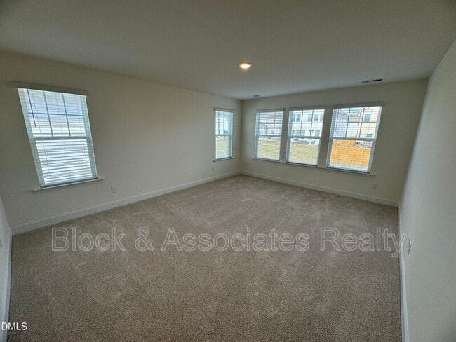 Building Photo - 37 Bluebell St