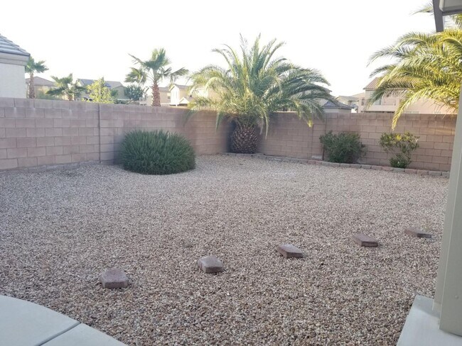 Building Photo - Ready now !!!! COZY ONE STORY THREE BEDROO...