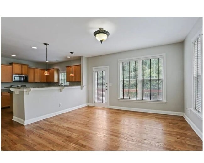 Building Photo - Charming 3BR Townhome in Atlanta