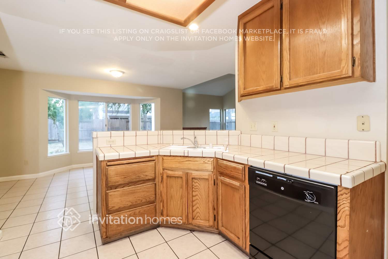 Building Photo - 710 E Jonquil Dr