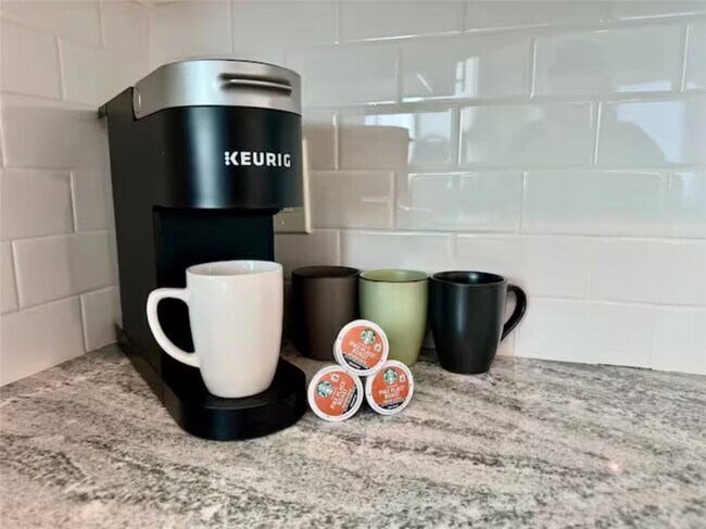 Building Photo - 181 N Waverly St