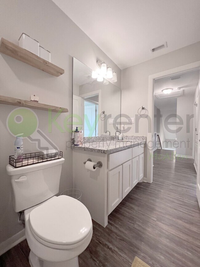 Building Photo - Beautiful 3B/2.5B Home in Mcallen ( Tres Lagos  Community )