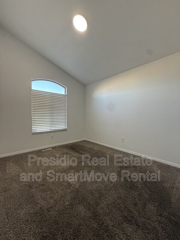 Building Photo - 6248 S High Bluff Dr