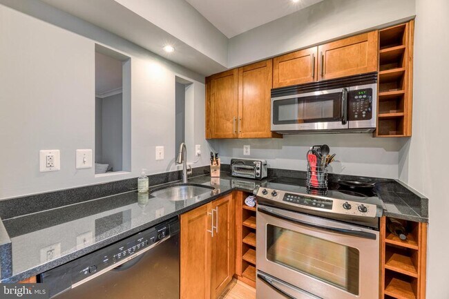 Building Photo - 1363 K St SE