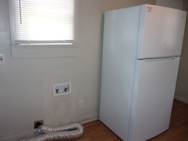 Building Photo - $1,000.00 off First Month's Rent - 2 Bedro...