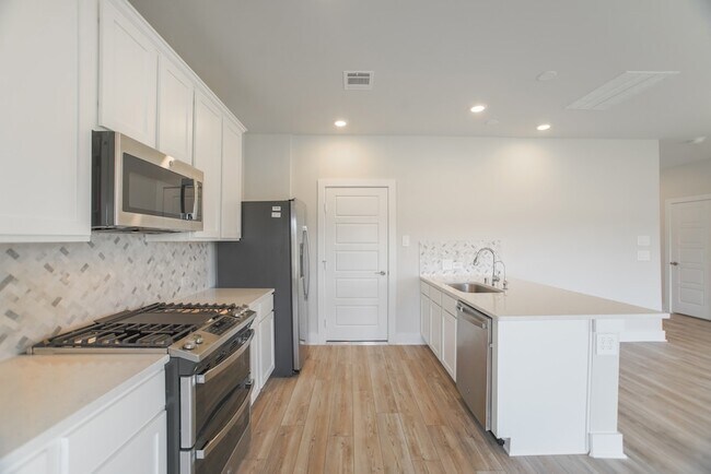Building Photo - 10530 Preserve Wy