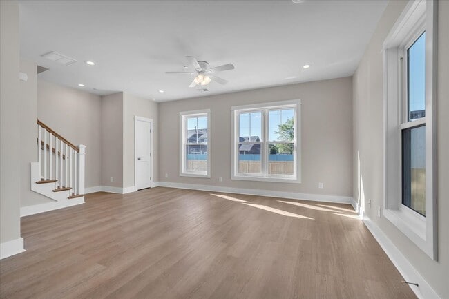 Building Photo - 195 Romney St