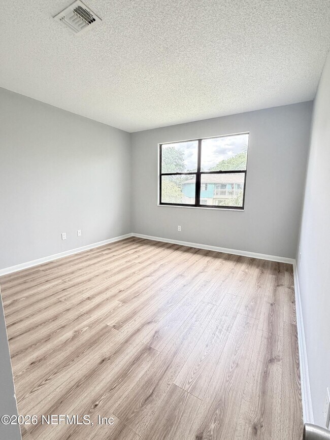 Building Photo - 650 W Pope Rd