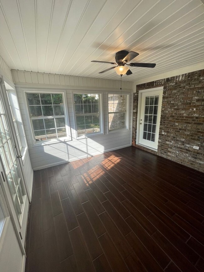 Building Photo - Available January!