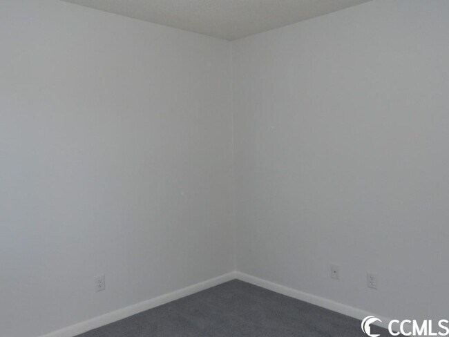 Building Photo - 10166 Beach Dr SW