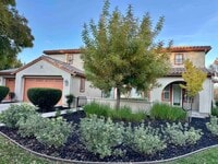 Building Photo - 372 S Caballo St