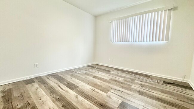 Building Photo - 210 S Coronado St