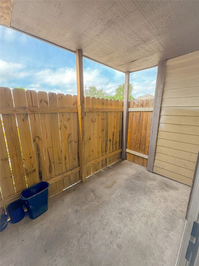 Building Photo - 12615 Brookglade Cir