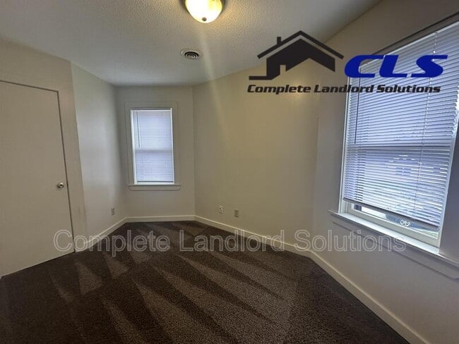 Building Photo - 1362 Chestnut St