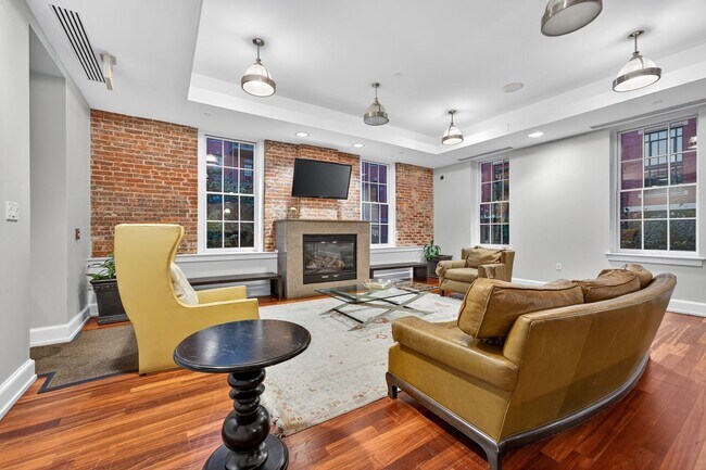 Building Photo - Available Now! High End 2 Bed 2 Bath in Luxury Building with Pool, Gym, Parking