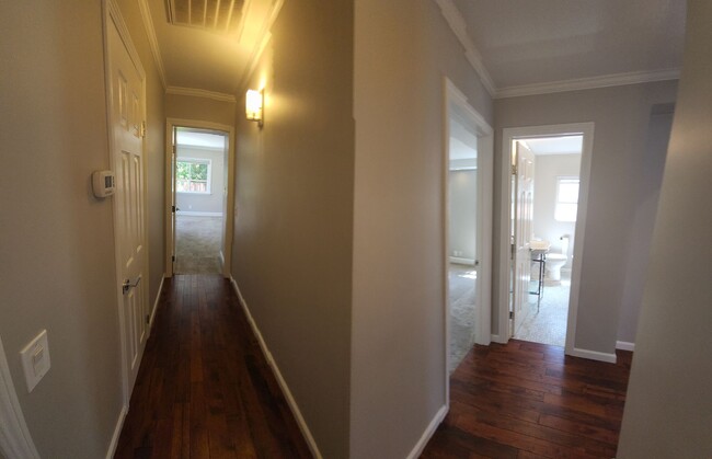 Building Photo - Beautiful, updated home close to Poly and ...