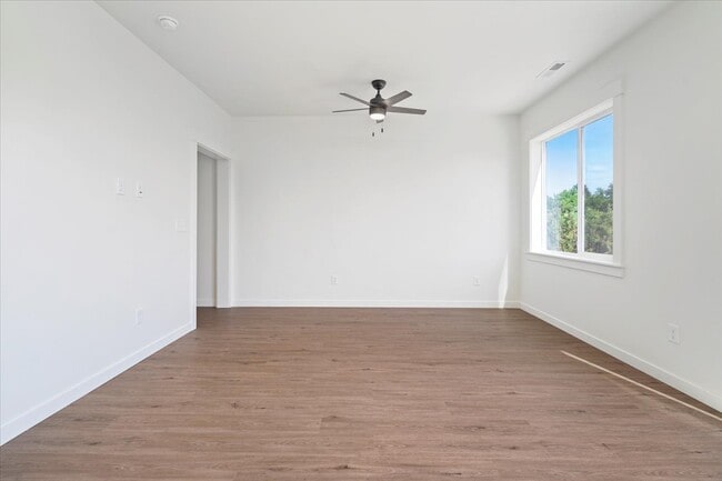 Building Photo - 305 N 18th St