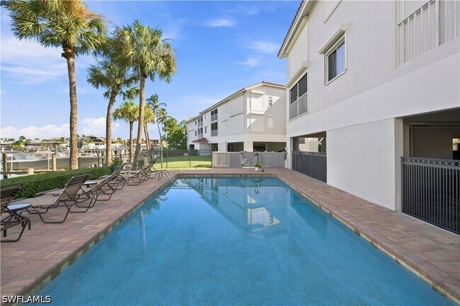 Building Photo - 9103 Vanderbilt Dr