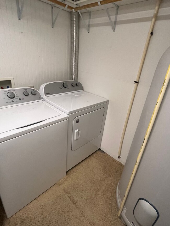 Building Photo - 4 Bedroom, 3 Bathroom Home for Rent